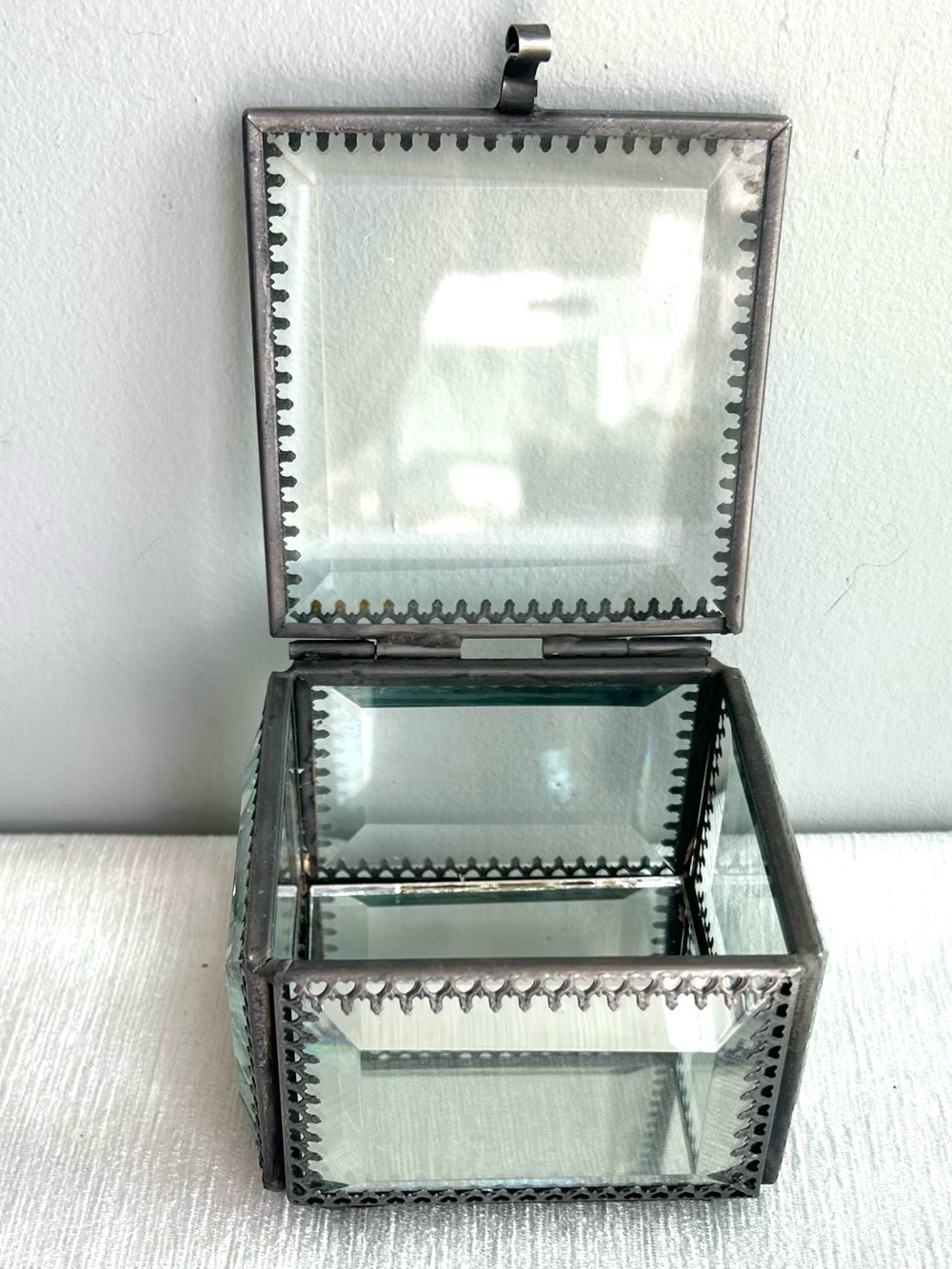 NICOLE MILLER beveled glass trinket box with ornate bezel trim jewelry